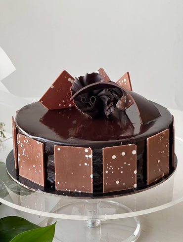 Chocolate Fudge Cake with Roses