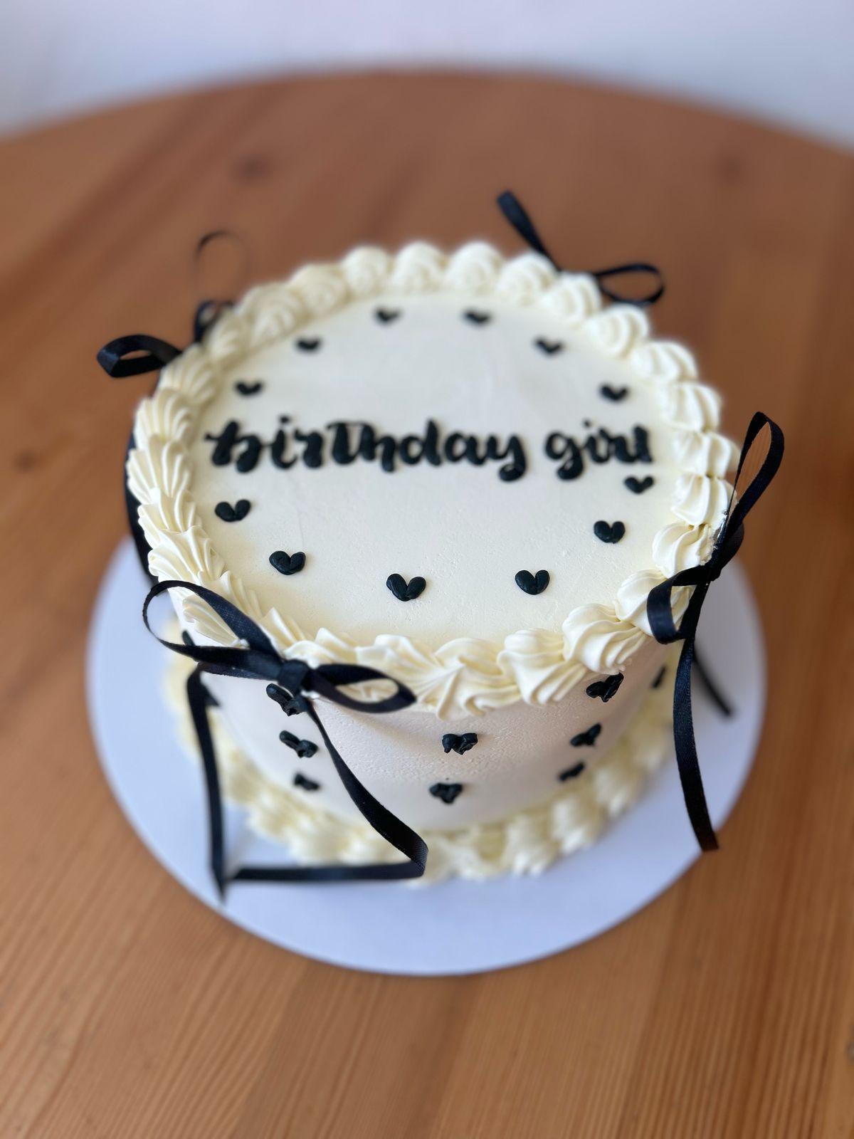 Vintage Cake-Black and white
