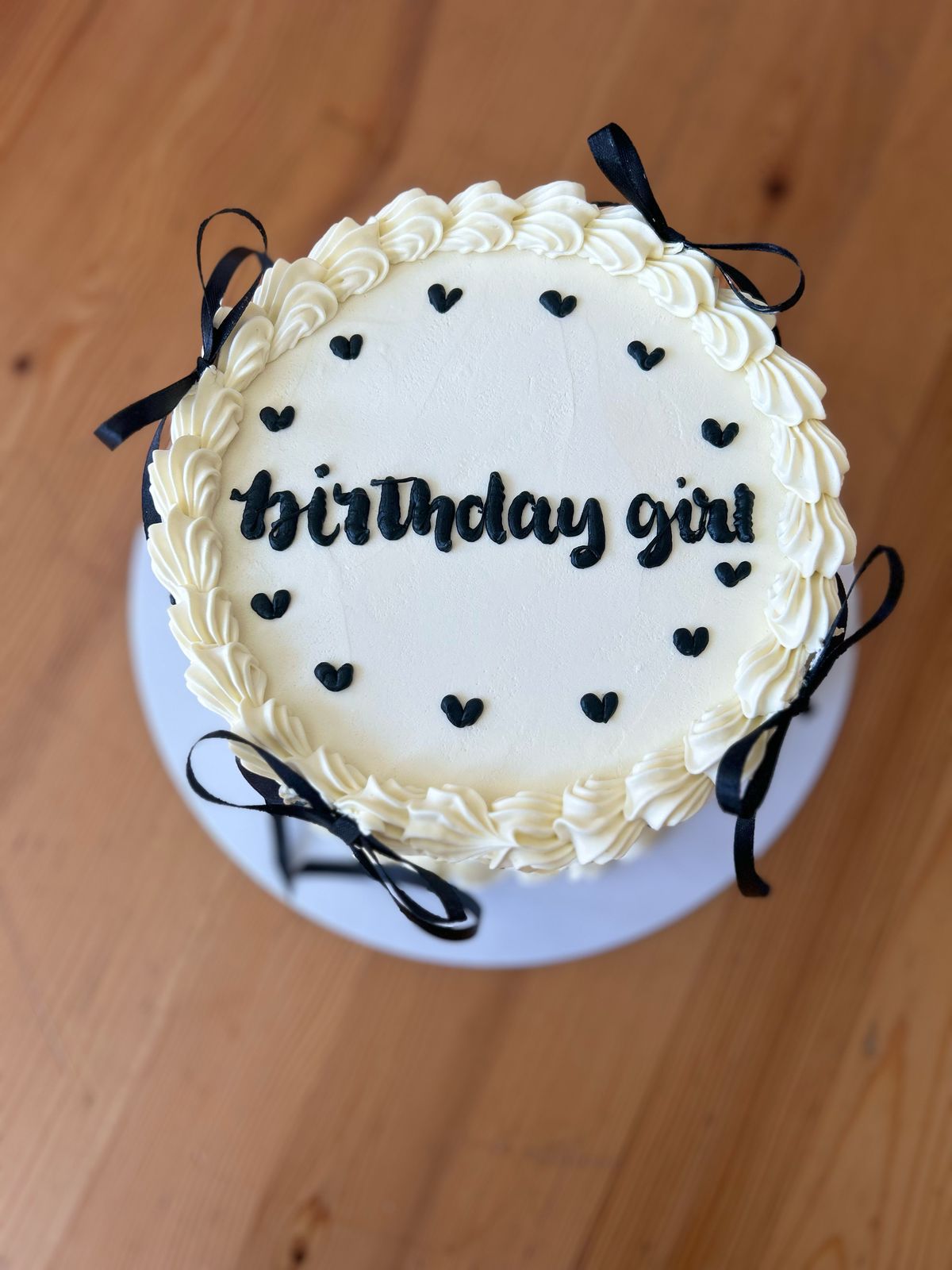 Vintage Cake-Black and white
