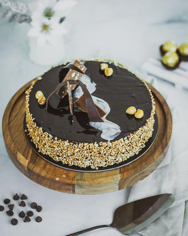 Rose Noire Cake with Roses