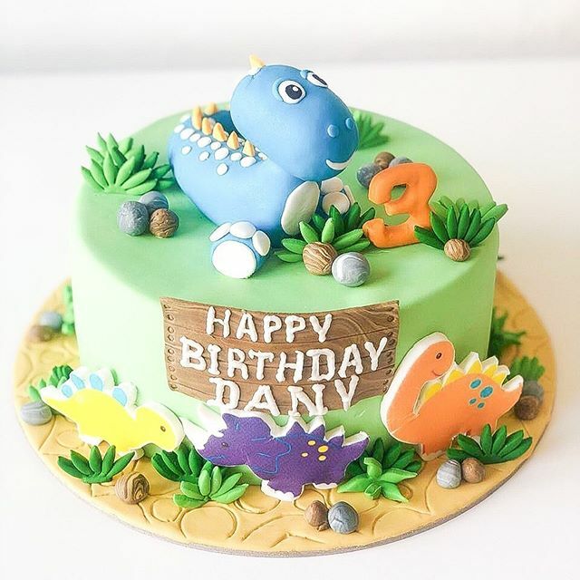 Dianosaurs Cake