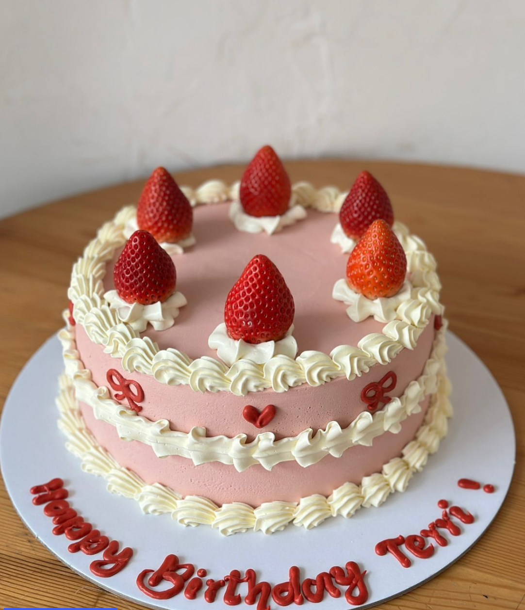 Strawberry Love - Buttercream Cake